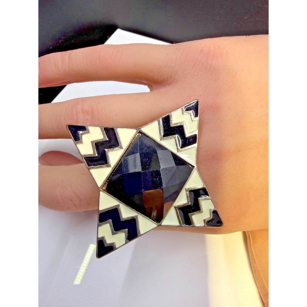 Vintage Black White Enamel 1990 Geometric Stretch Ring Adjustable Mod Statement